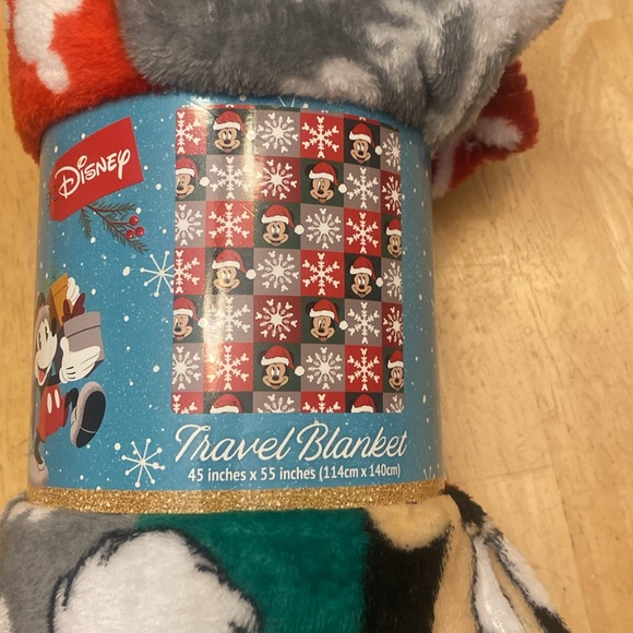 Disney NWT travel throw blanket 44 x 55 inches 100% poly Very soft & cozy Mickey - Picture 2 of 3